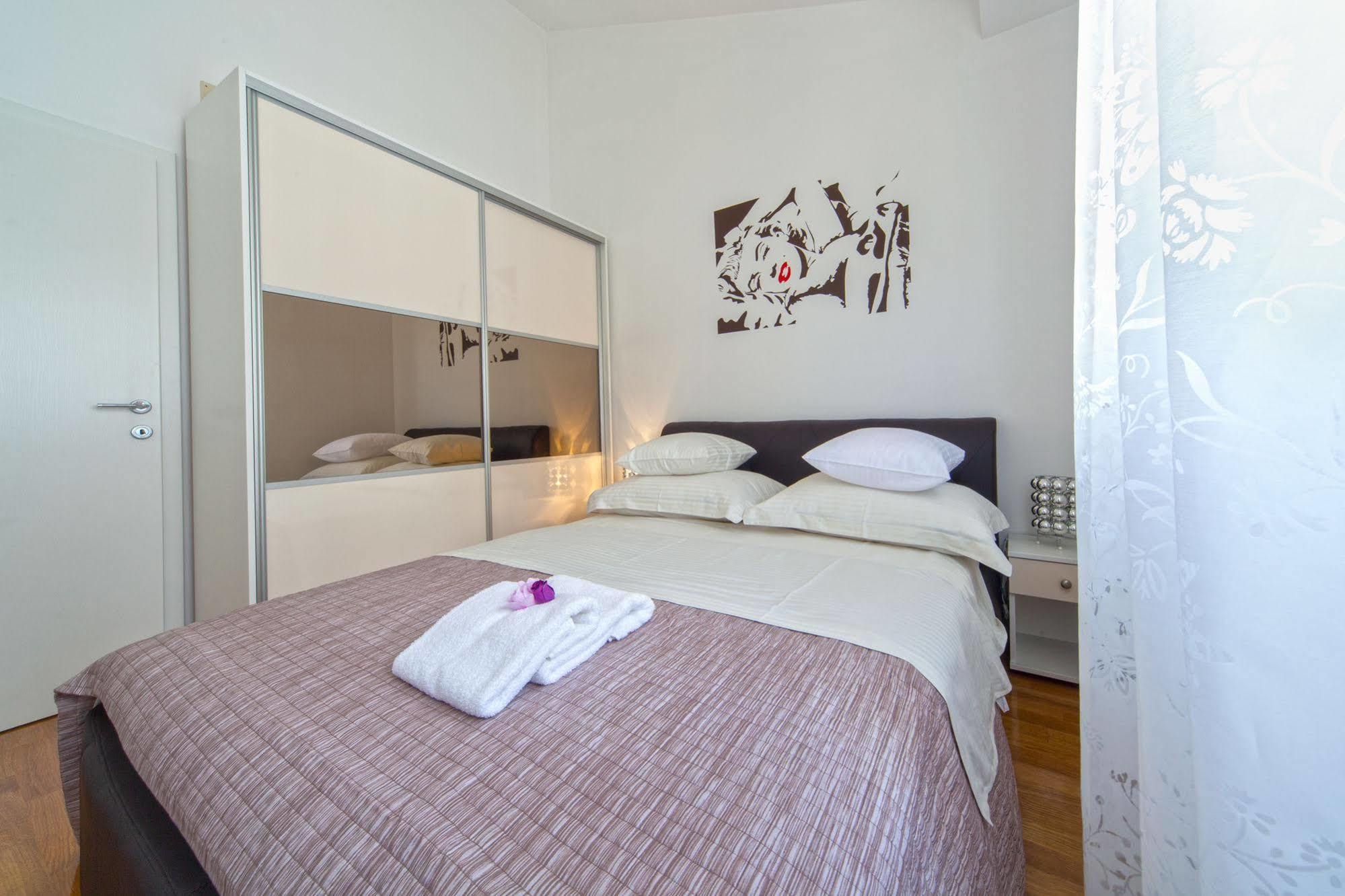 Madrugada Apartments Stari Grad  Extérieur photo